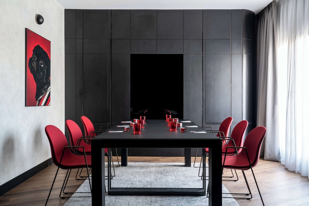 Radisson RED Madrid (ex. Paseo del Arte) 57/70