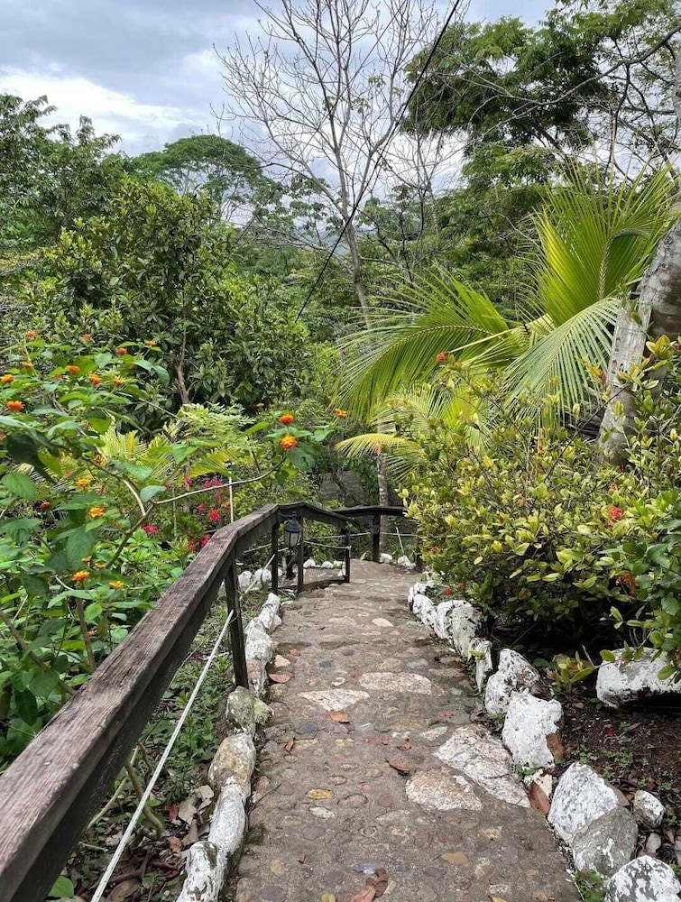 Mayan Hills Hotel 29/39