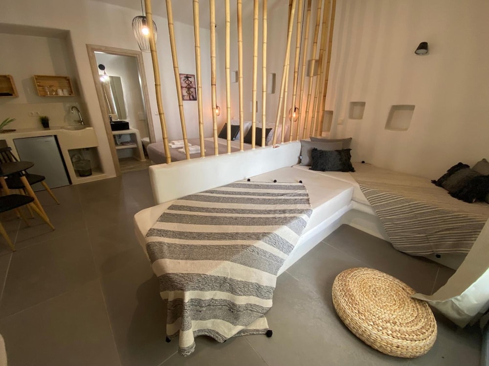 Ampelos Suites 24/30