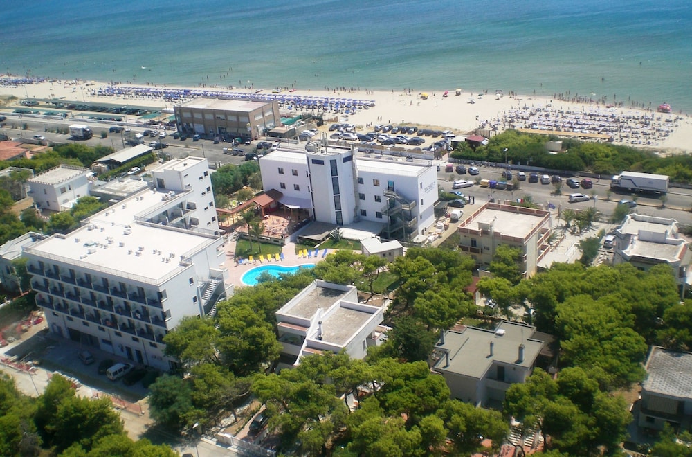 Tichos Greenblu Hotel 11/63