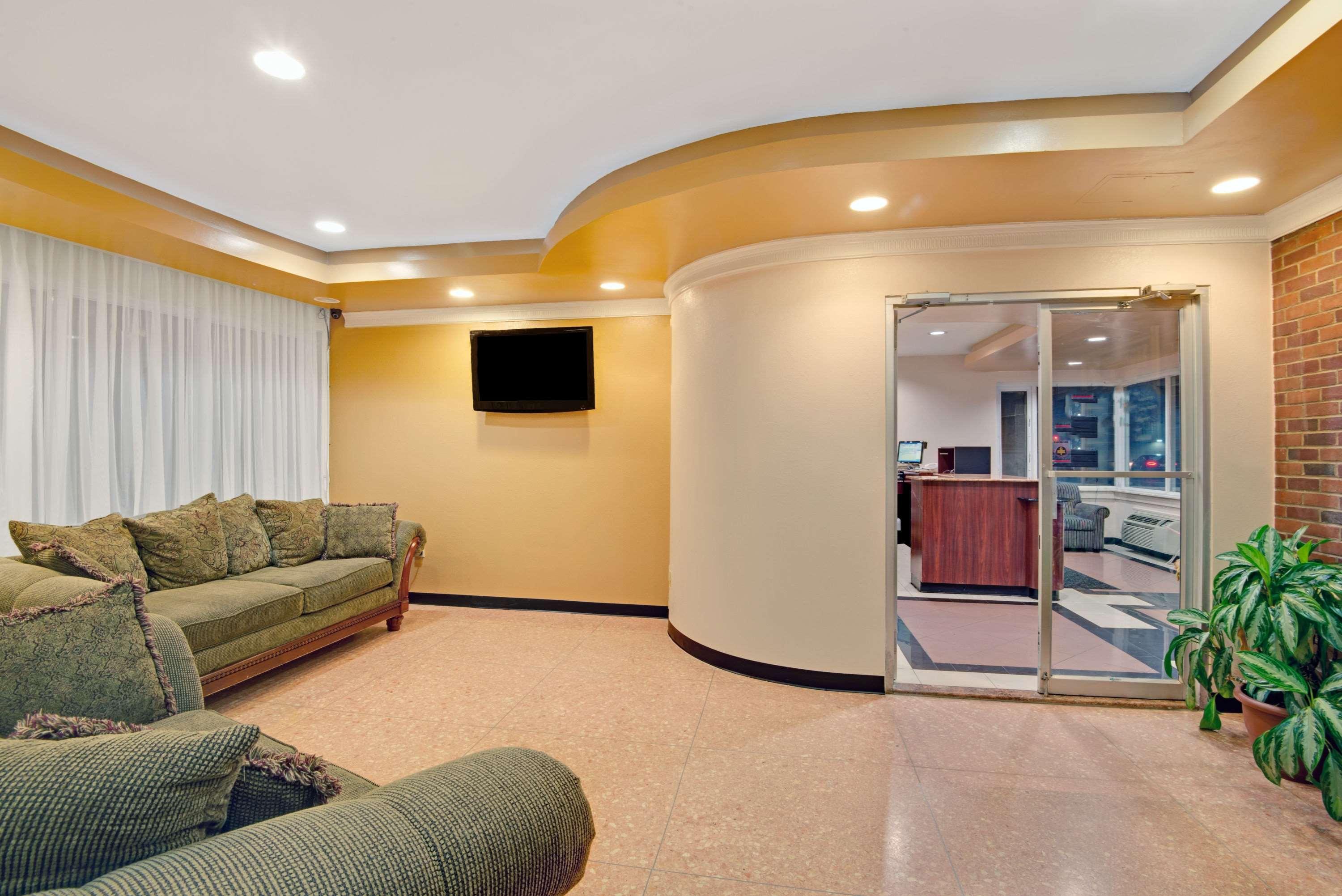 Super 8 By Wyndham Milford/New Haven 23/27