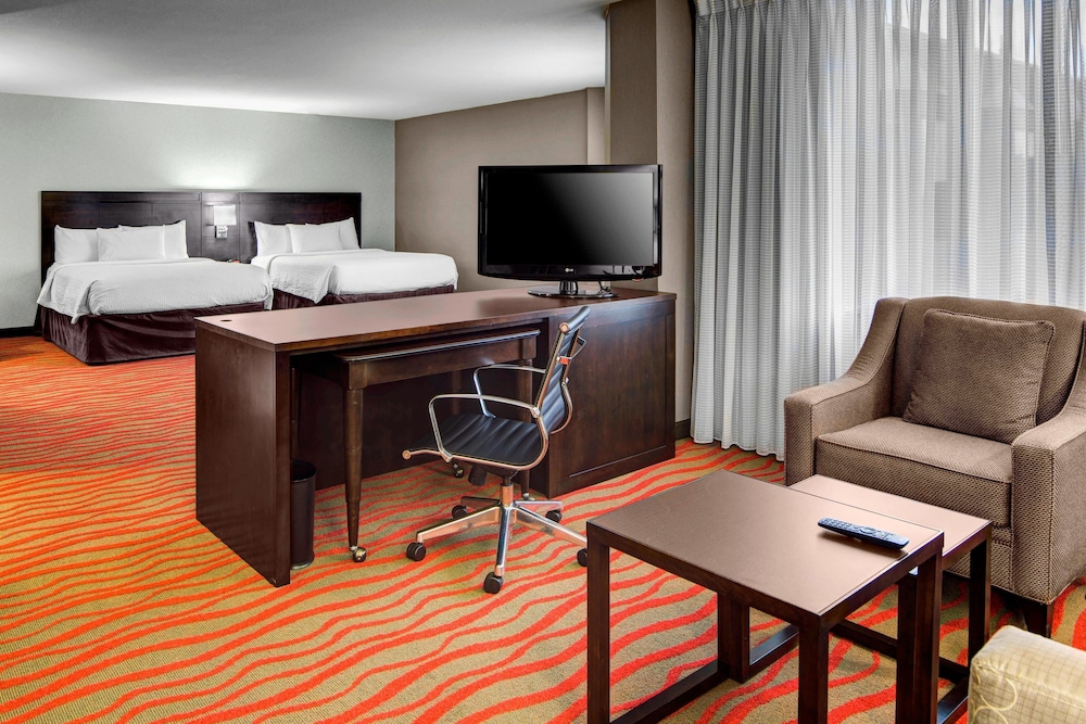 Courtyard By Marriott St Cloud Le St Germain Suite Hotel 27/28