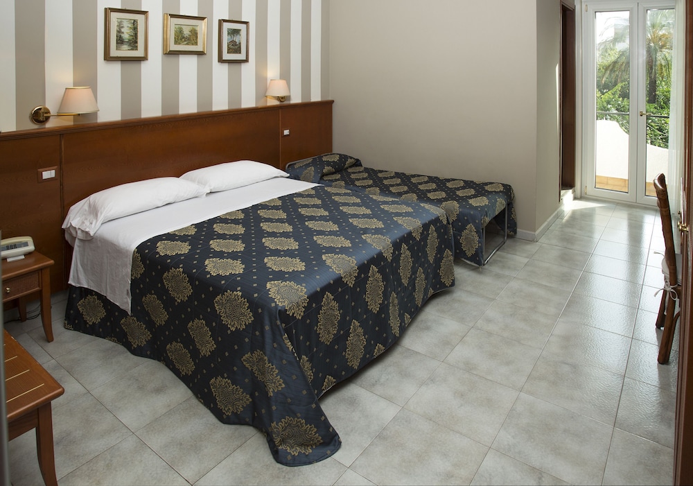 HOTEL REDEBORA 24/45