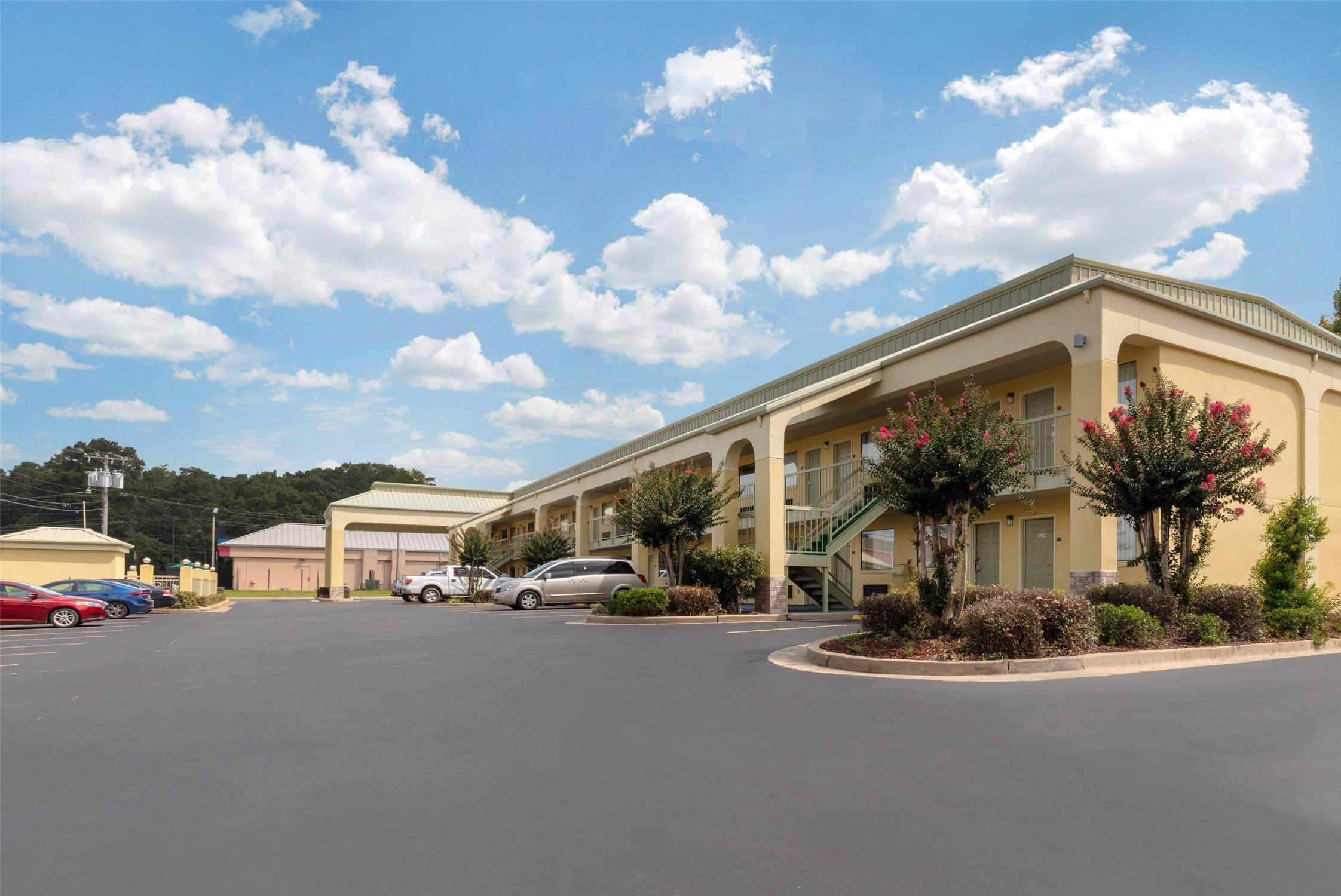 Quality Inn McComb 20/20