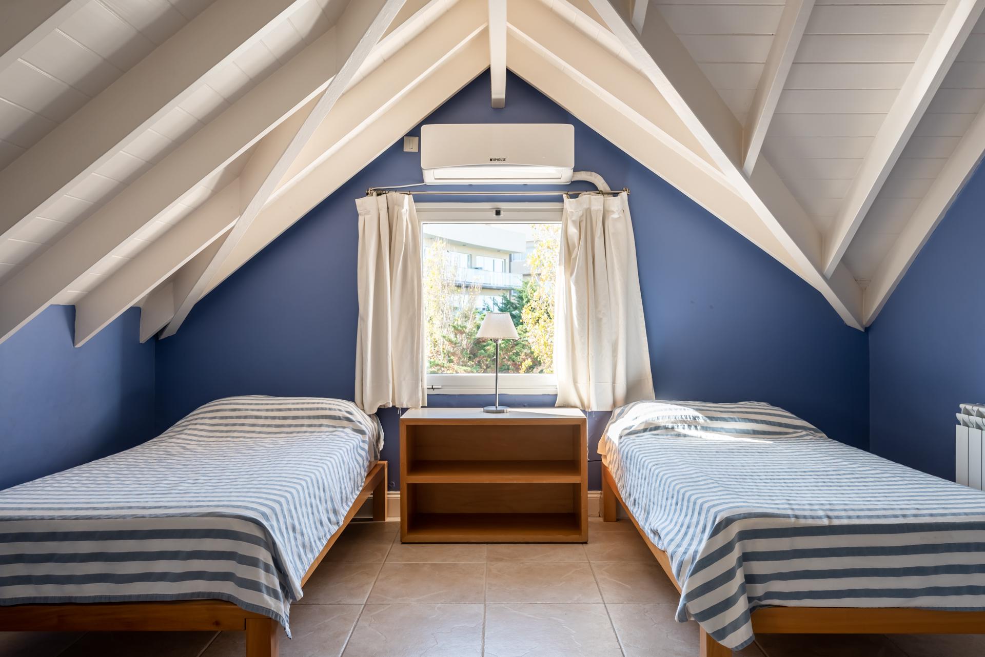3 Bedrooms, House