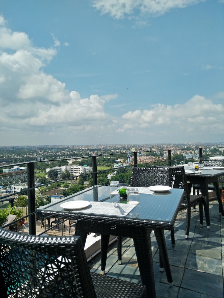 Senses Hotel 68/73