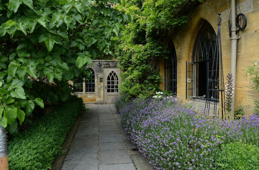 The Manor House 53/66