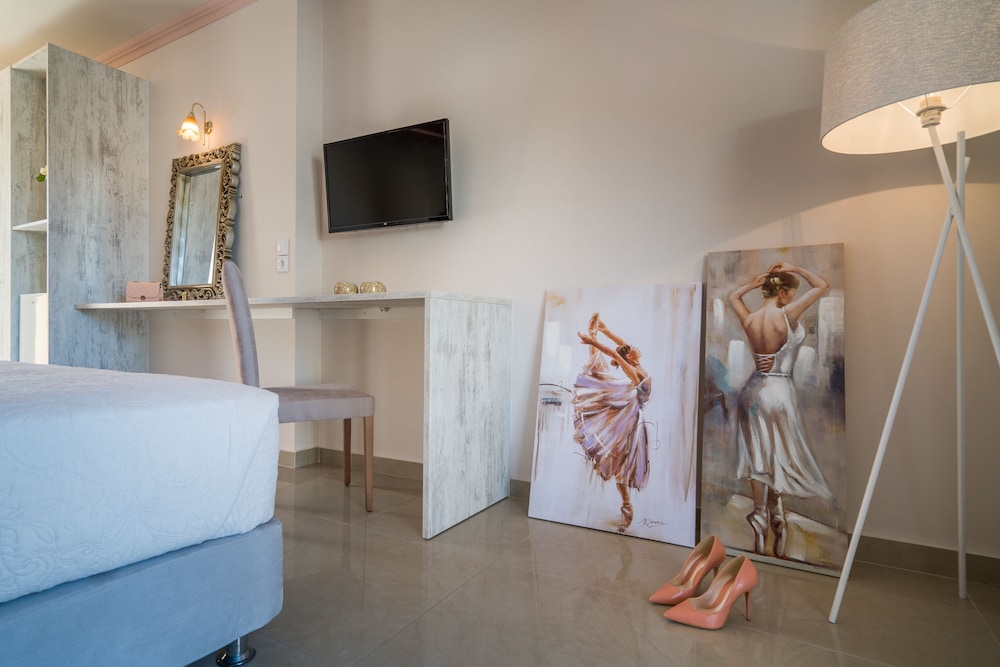 Aeolos Boutique Hotel & Suites 41/65