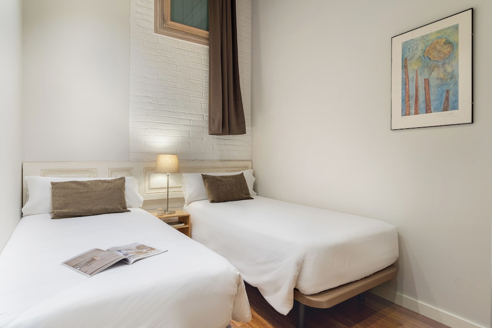 Fuster Apartments 5/50