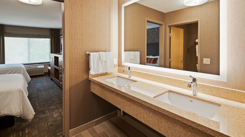 Best Western Plus Cottontree Inn 15/34