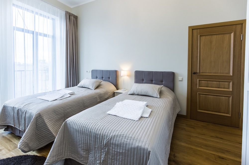 Ernesta Lux Apartments 11/50