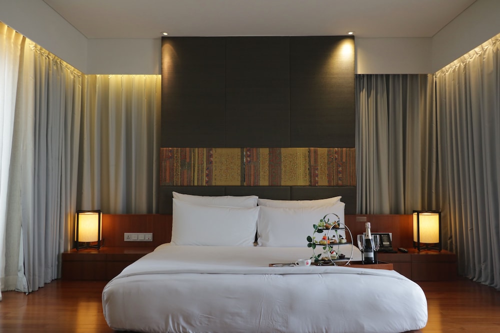 HANSAR BANGKOK 23/83