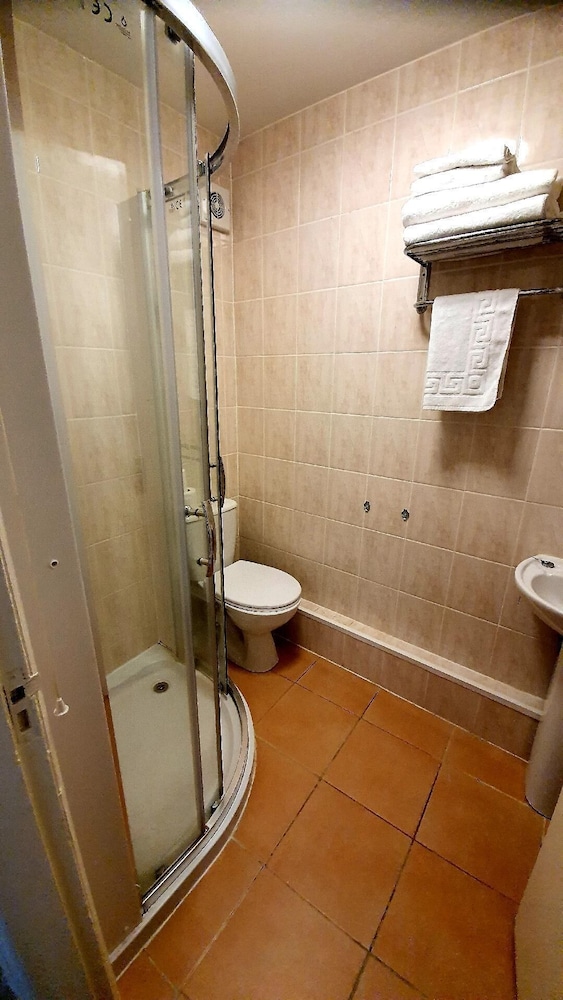 غرفة قياسية بسرير مزدوج، Rivelyn Hotel 7/7