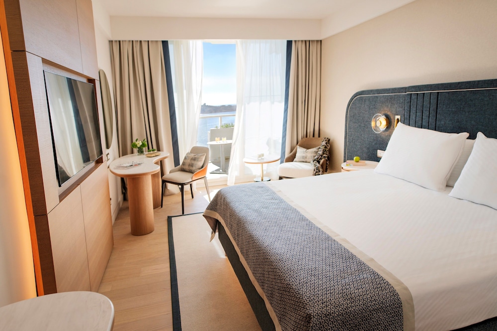 Croatia Hotel 16/80