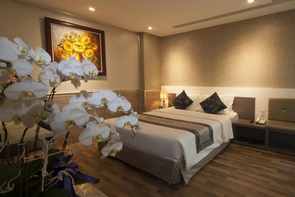 Sunflower Hotel 13/61