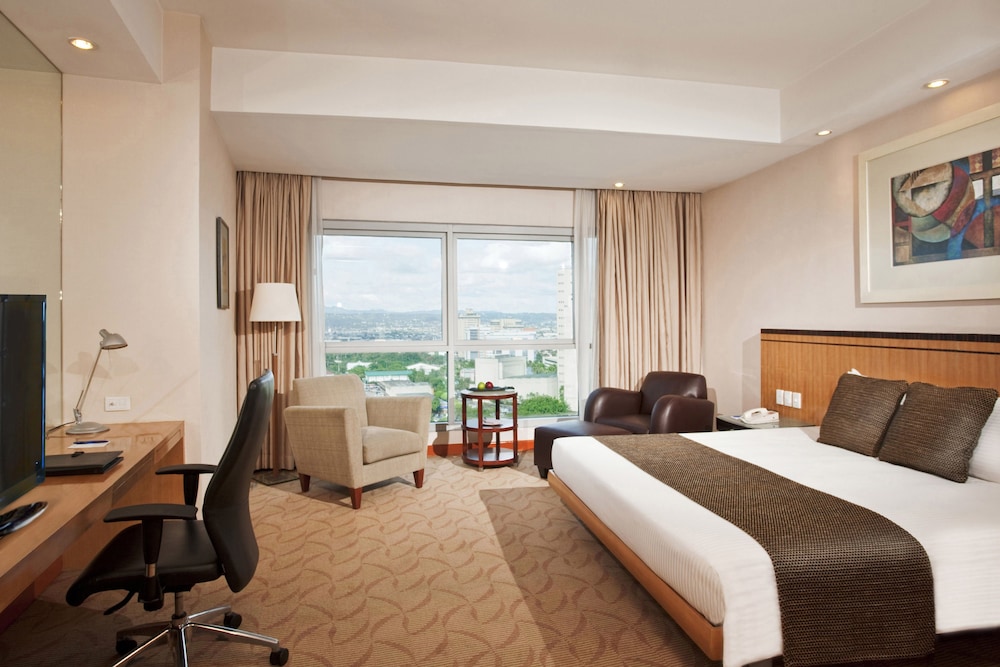 Crowne Plaza Galleria Manila 27/80