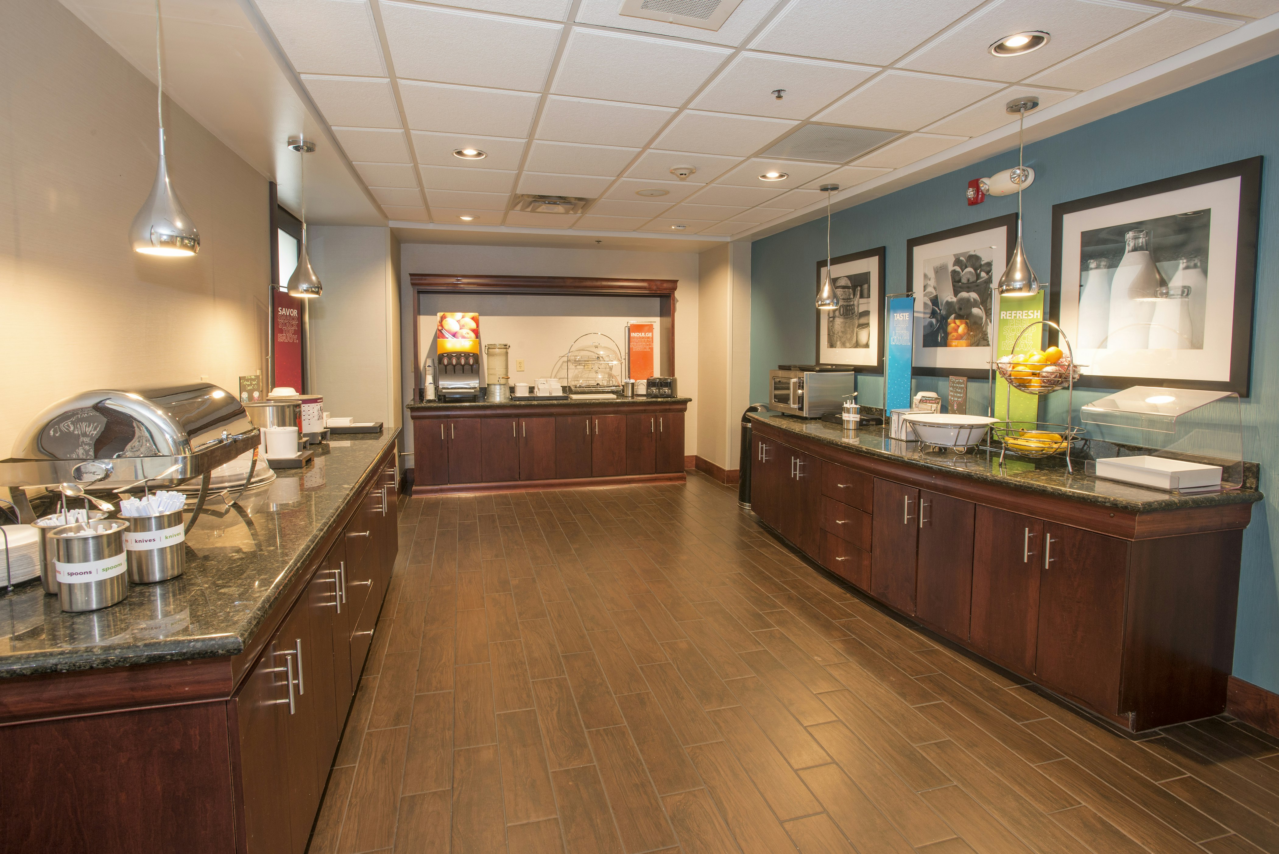 Hampton Inn & Suites Dayton-Airport 8/64