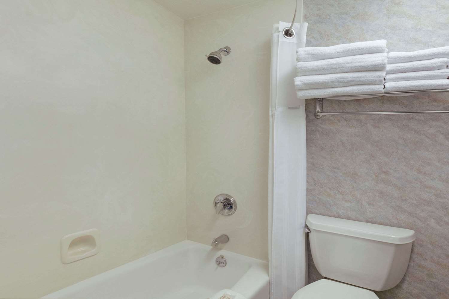 Travelodge by Wyndham Redding CA 23/25