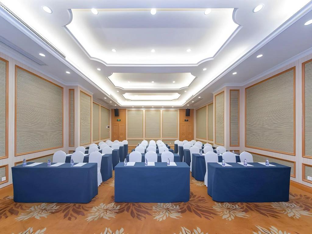 Vienna International Hotel (Changsha Hongxing Desiqin Plaza) 48/49