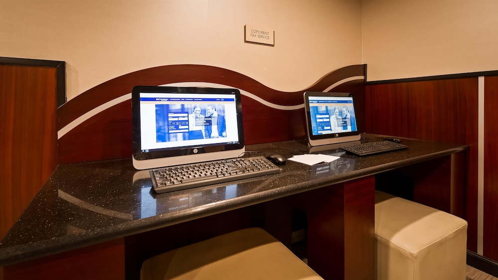 Best Western Plus Poconos Hotel 35/43