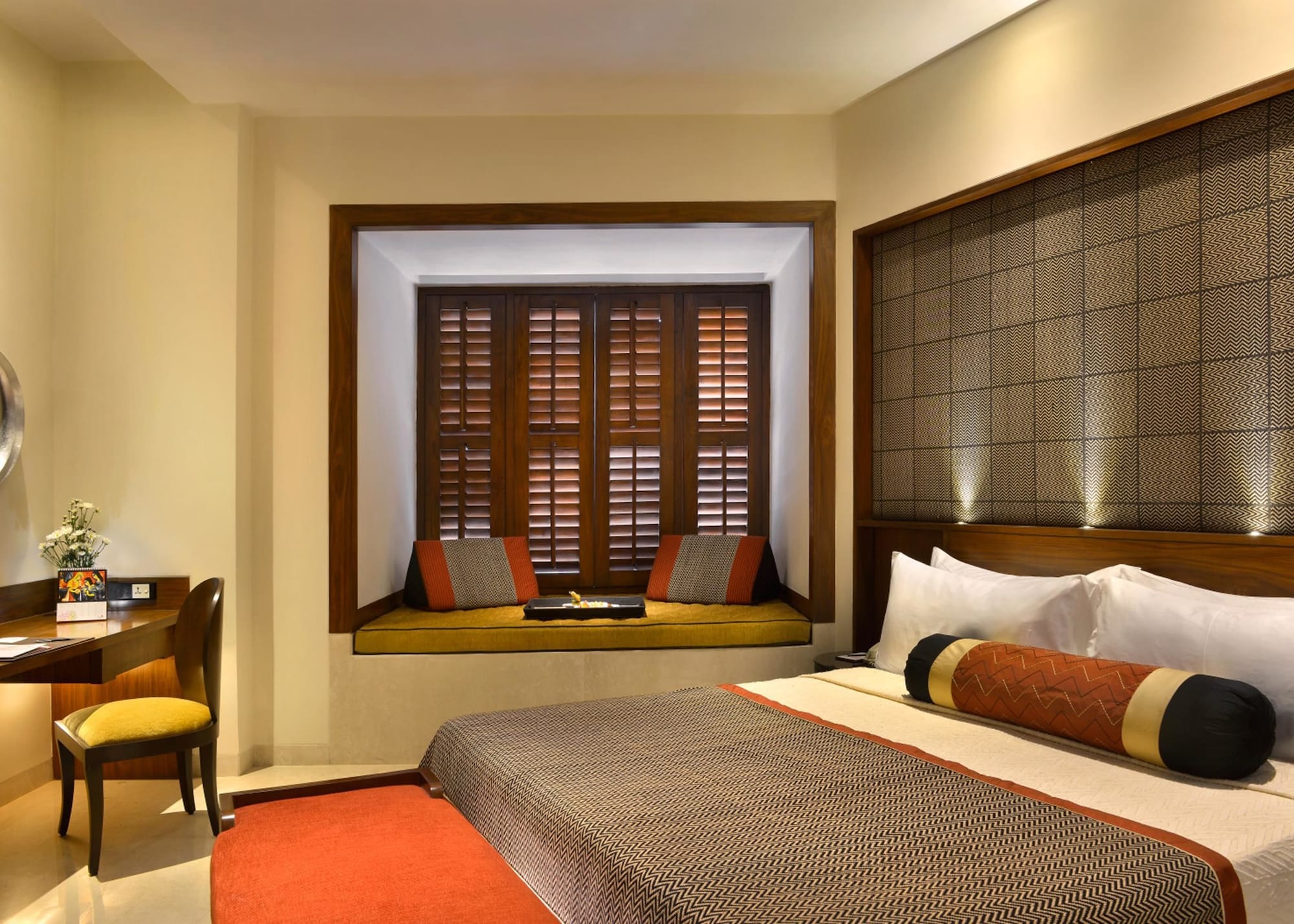 PREMIER, KING BED, CITY VIEW