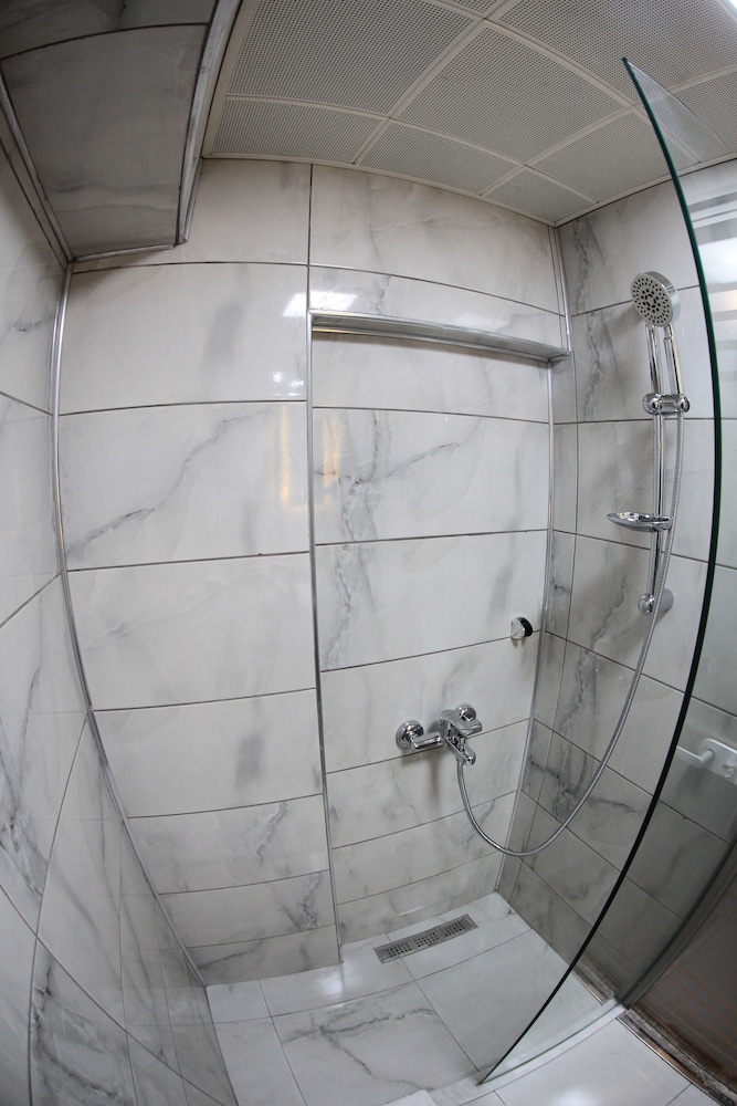 X Nellyi Boutique Hotel 49/50