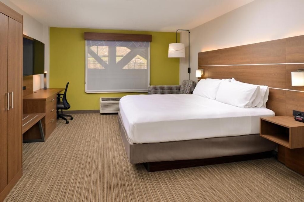 Holiday Inn Express Blowing Rock South 10/50