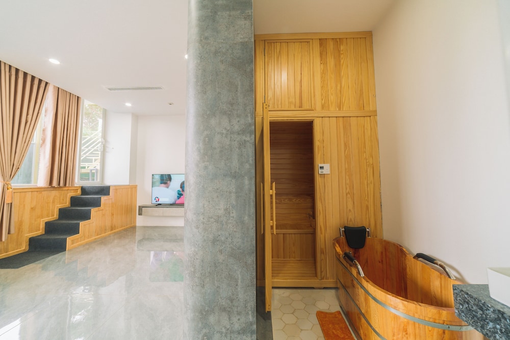 Quy Tai Premium Hotel 9/50