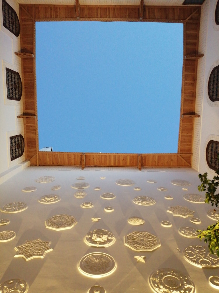 Riad Attarine 6/44