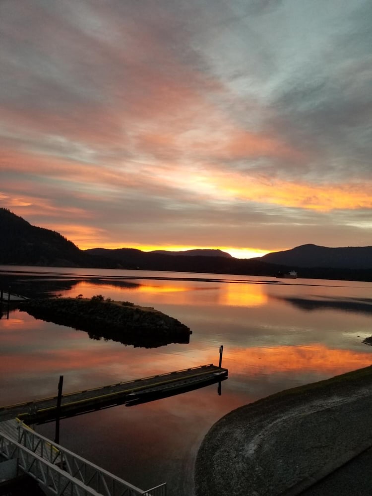 Oceanfront Suites At Cowichan Bay 59/63