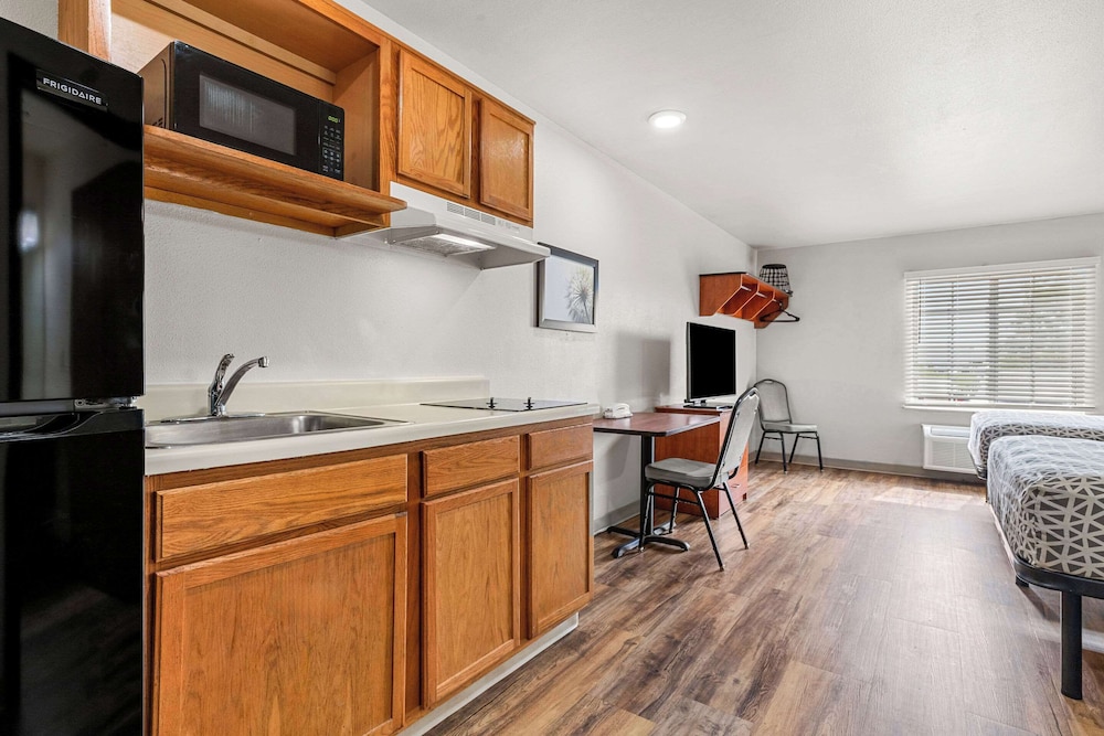 WoodSpring Suites Tulsa 11/39