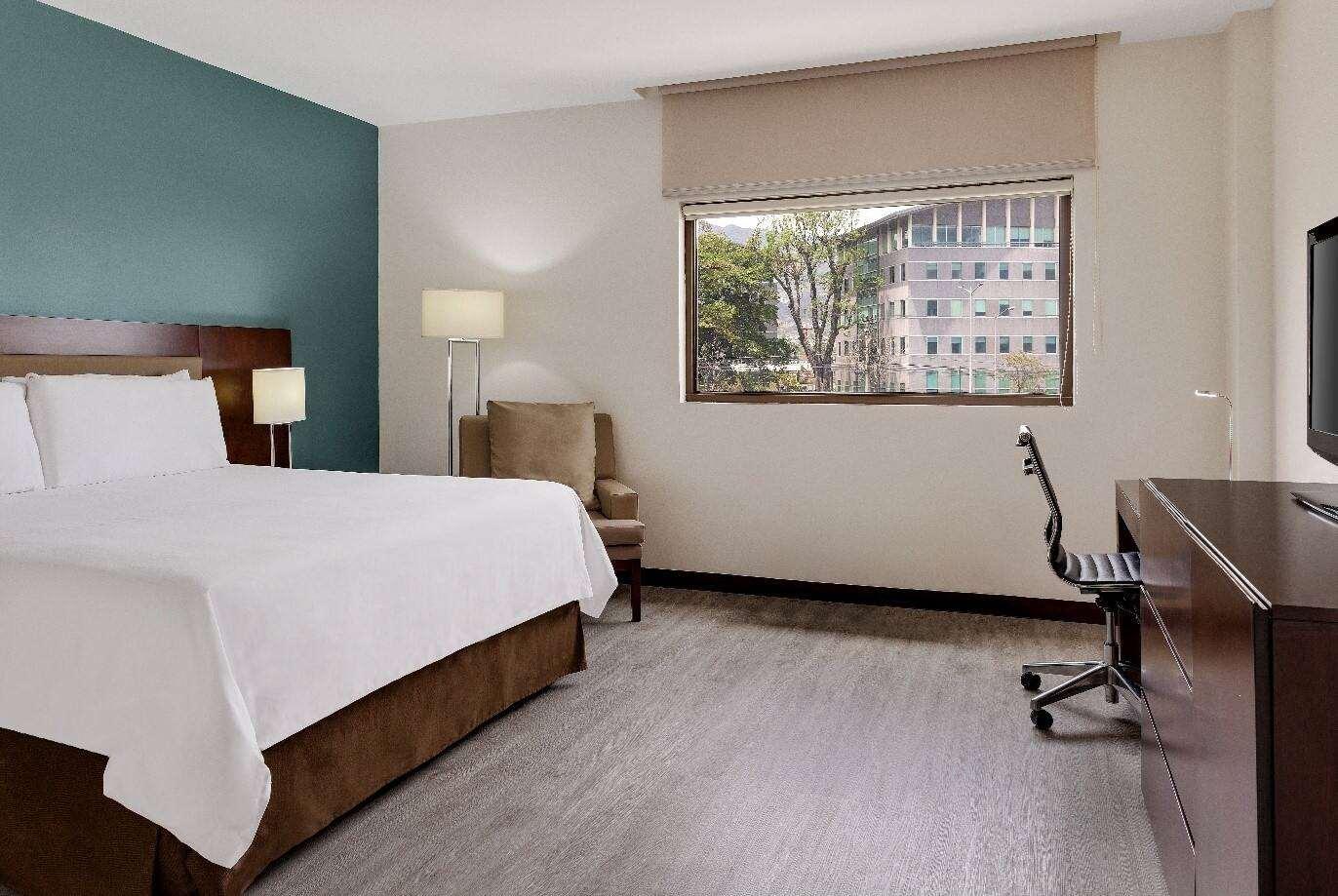 SUPERIOR, KING BED