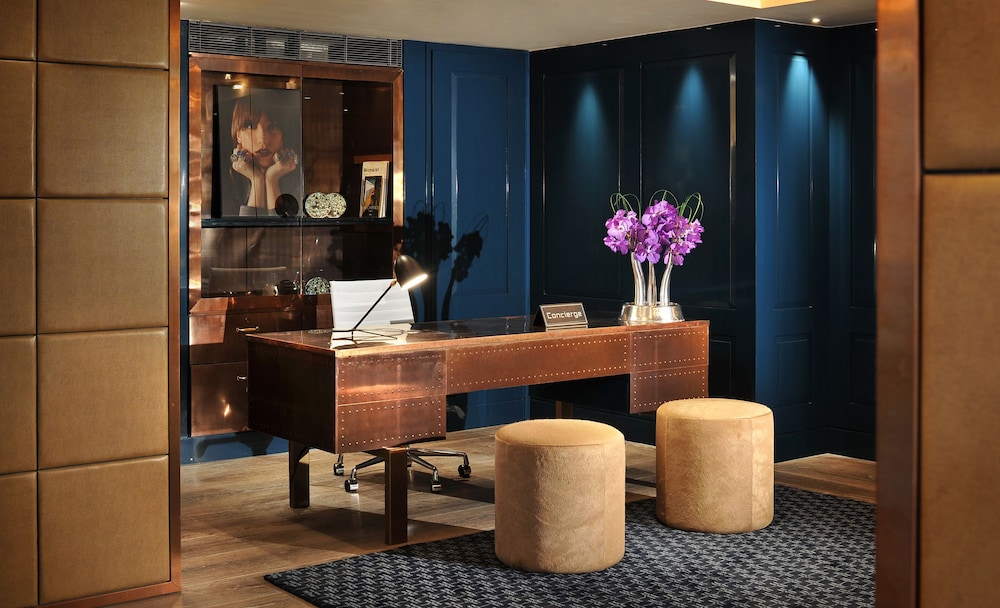 THE HARI LONDON(Ex-Belgraves) 65/71