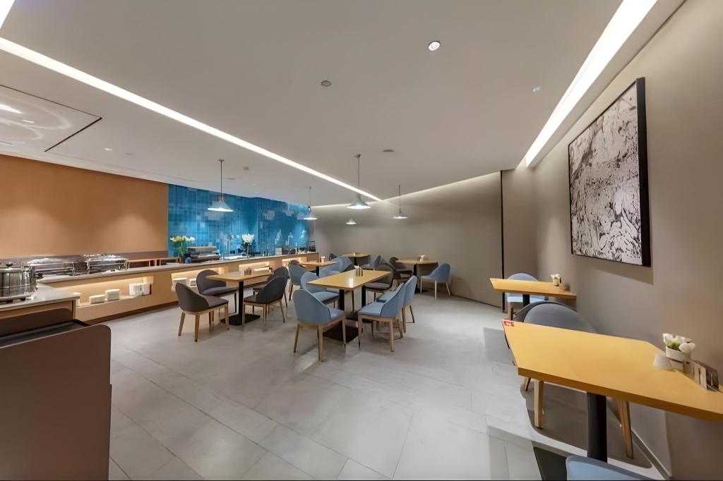 Home Inn Neo (Yangzhou Dongguan Street, He Garden) 33/40