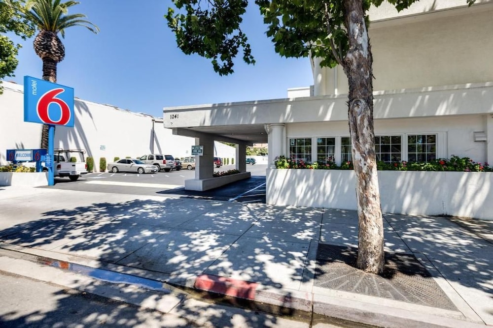 Motel6 San Jose, CA - Convention Center 34/60
