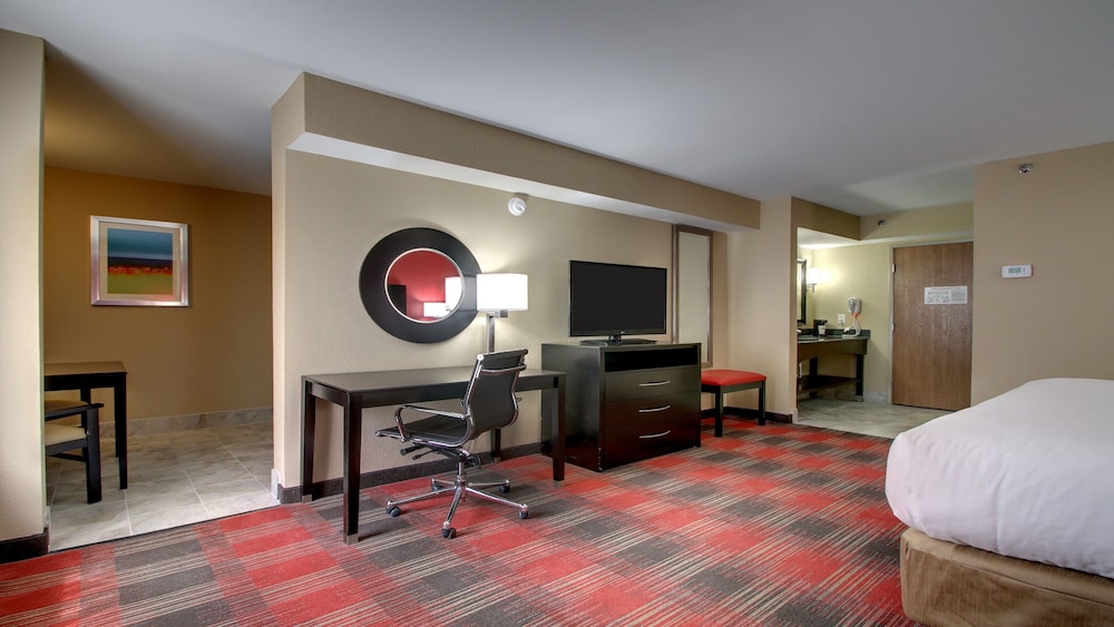 Holiday Inn Express Suites Jackson Downtown Coliseum 38/49