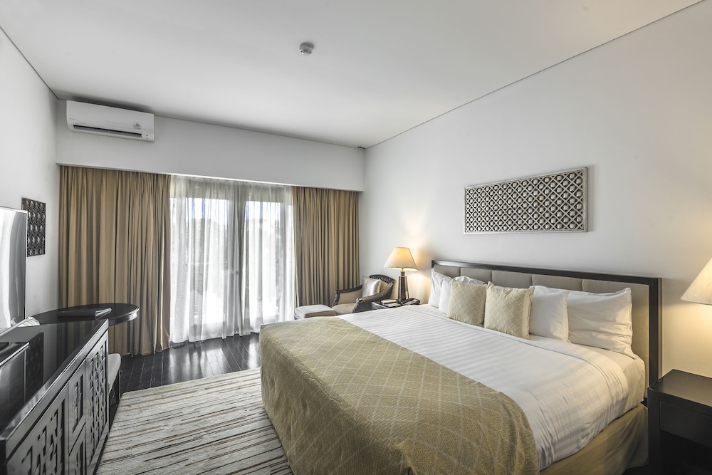 Lido Lake Resort by MNC Hotel 23/63