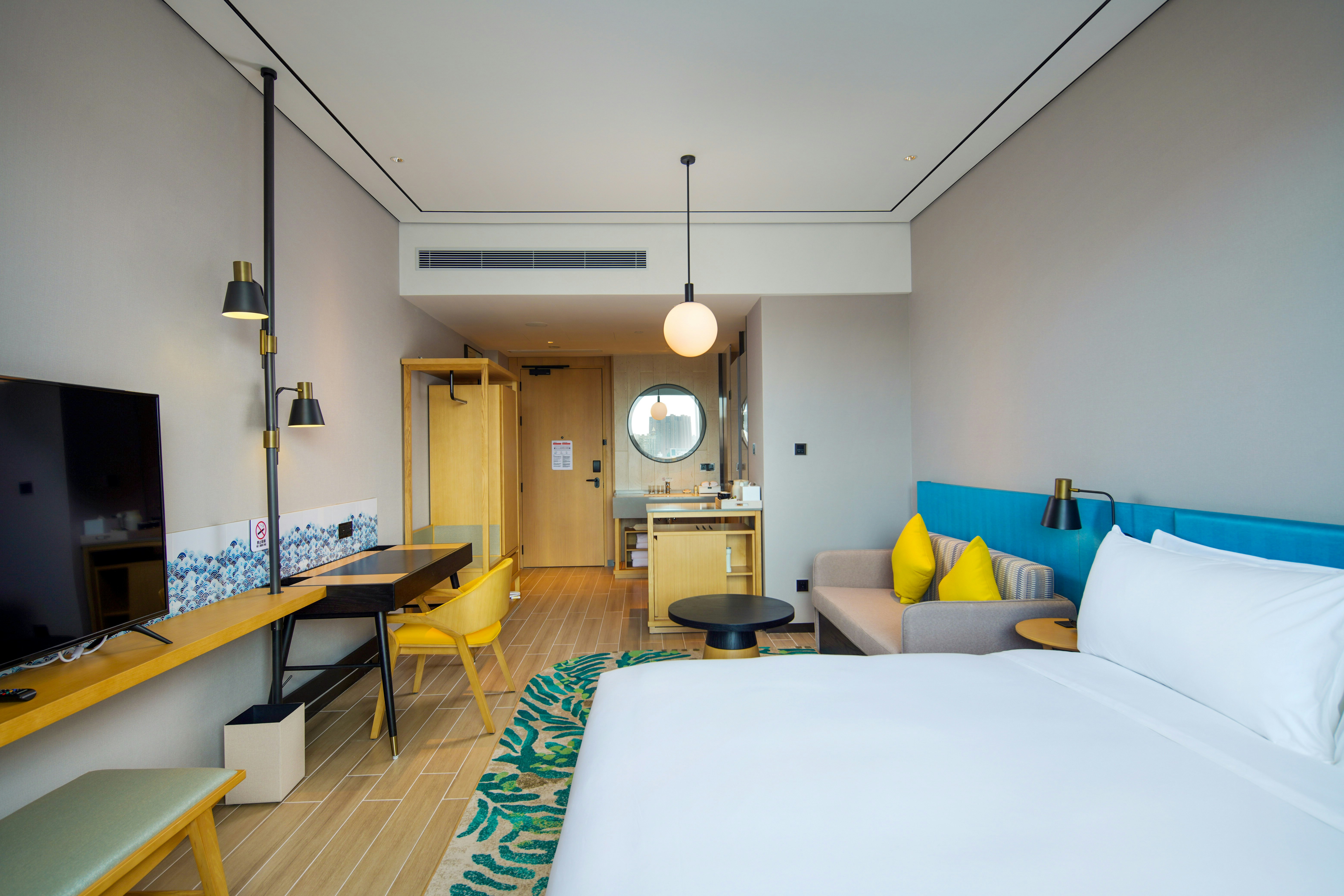 ROOM, KING BED, ACCESSIBLE
