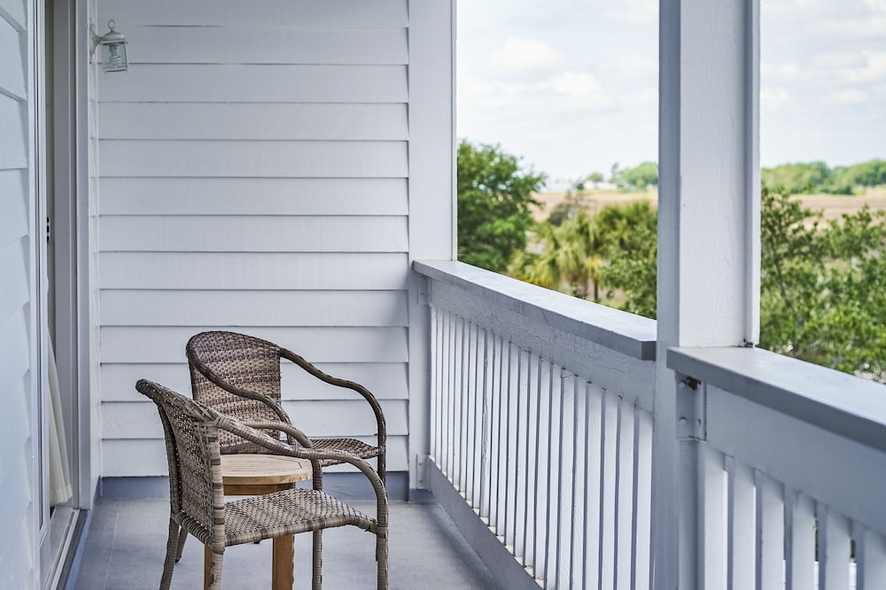 Shem Creek Inn 8/37
