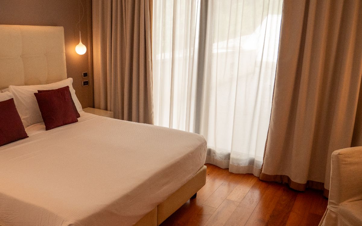 Deluxe, Single, Double Bed, Lateral Side Sea View