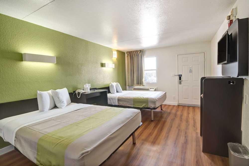 Motel6 Dallas, TX - Forest Lane 21/41