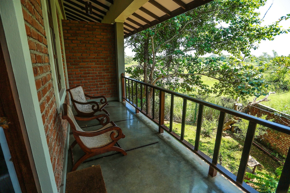 Camellia Resort And Spa 10/65