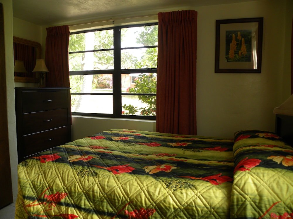 Rock Reef Resort 67/77