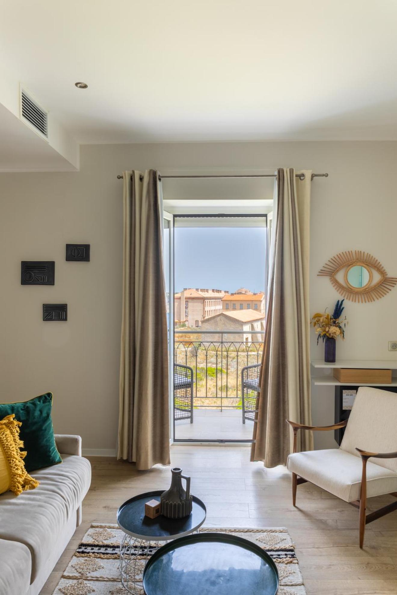 Upper, Junior Suite, Cliff and Sea View, Balcony