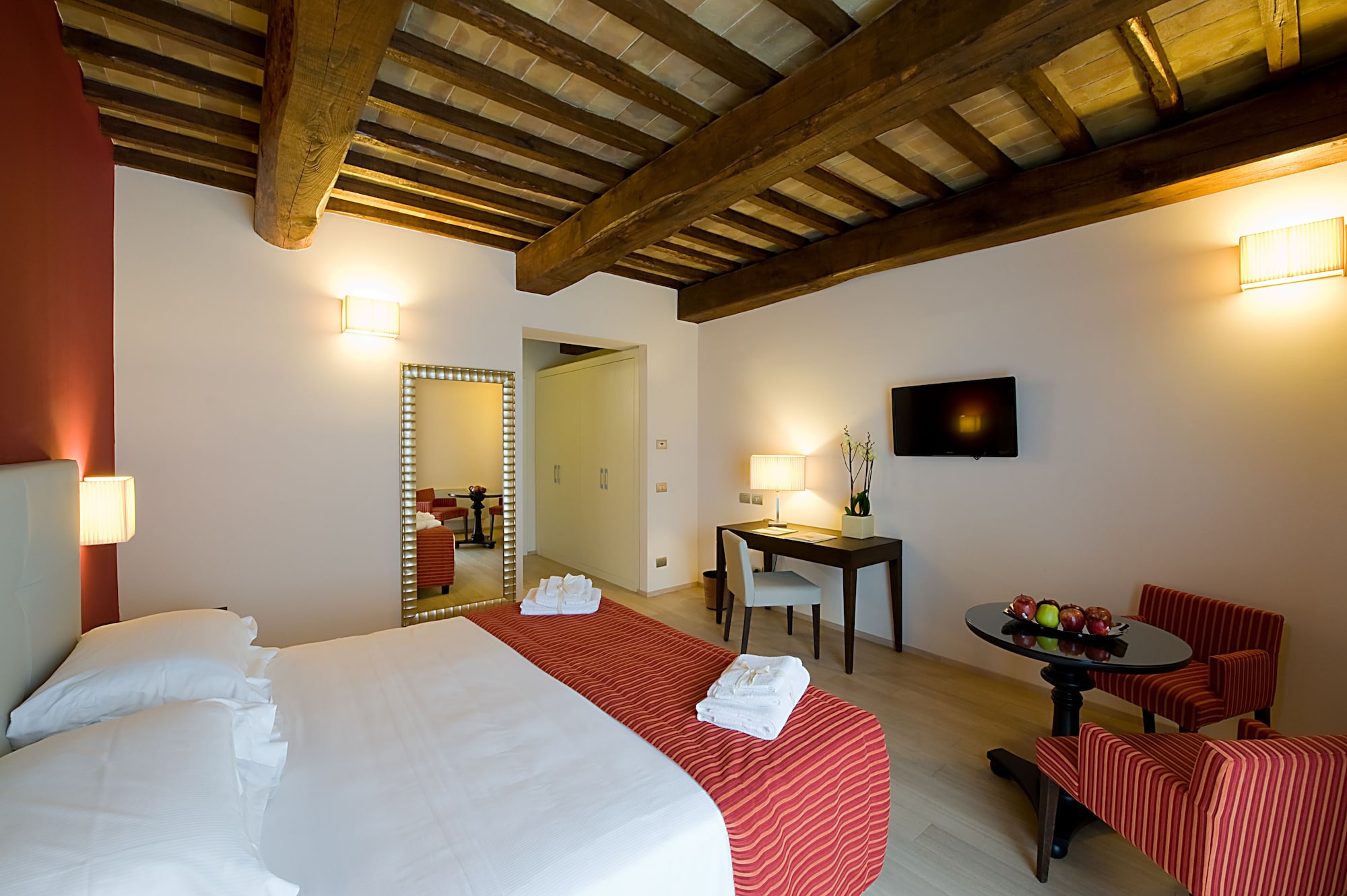 DELUXE, DOUBLE OR TWIN BED