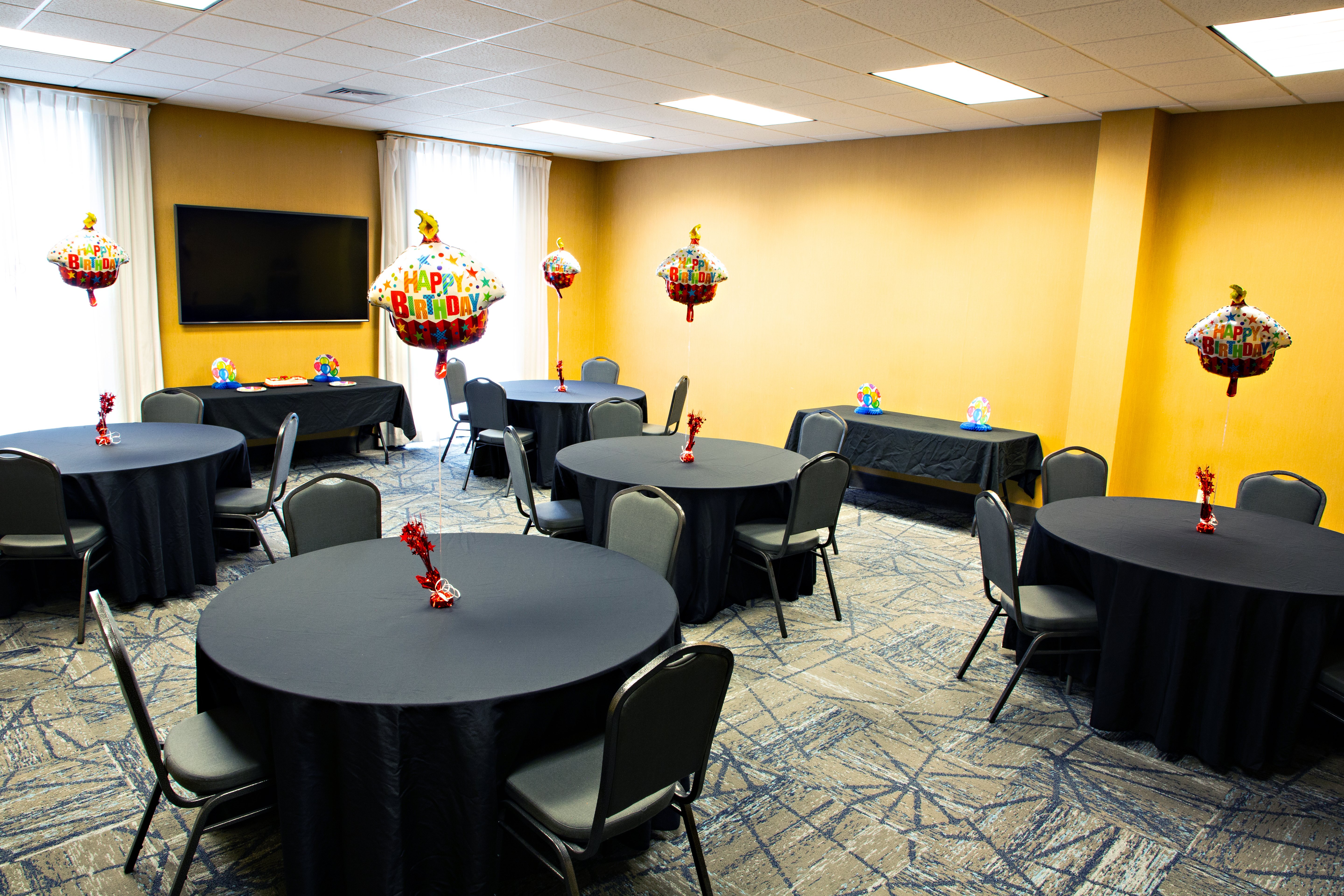 Holiday Inn Express & Suites Harrisburg W - Mechanicsburg 58/65
