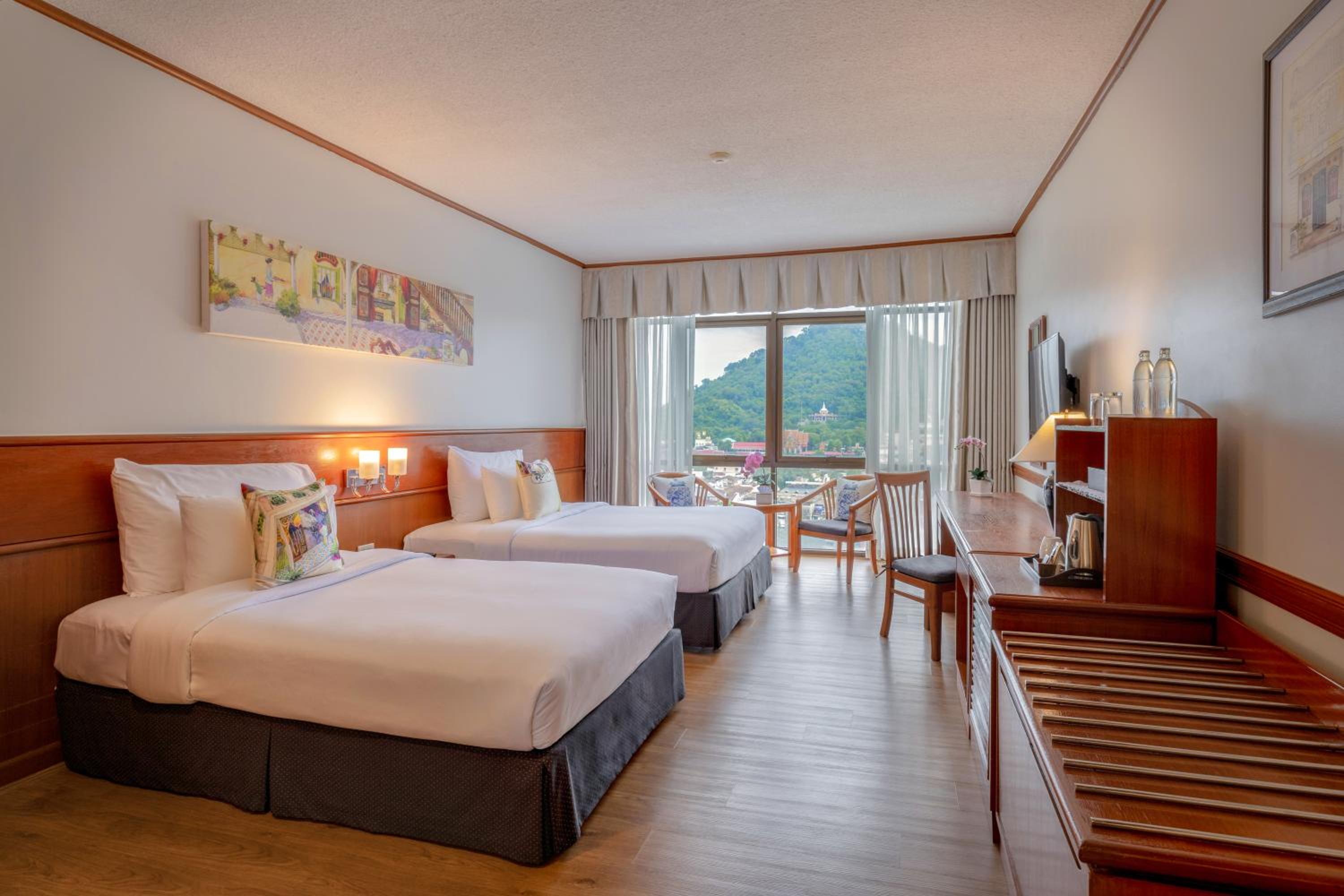 Deluxe, Double or Twin Bed, City View