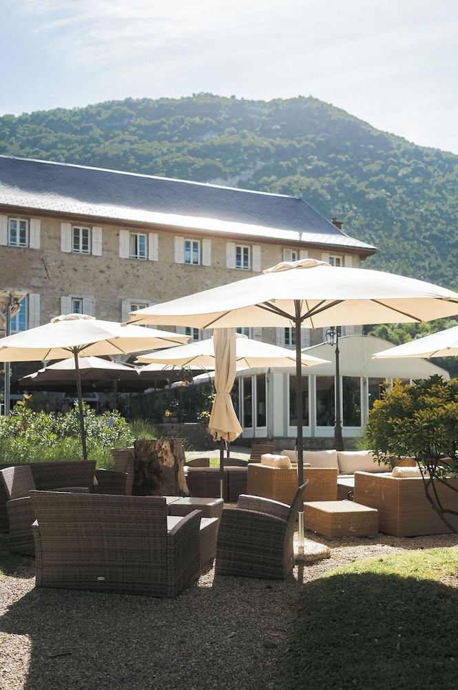 Chateau des Comtes de Challes 2/56
