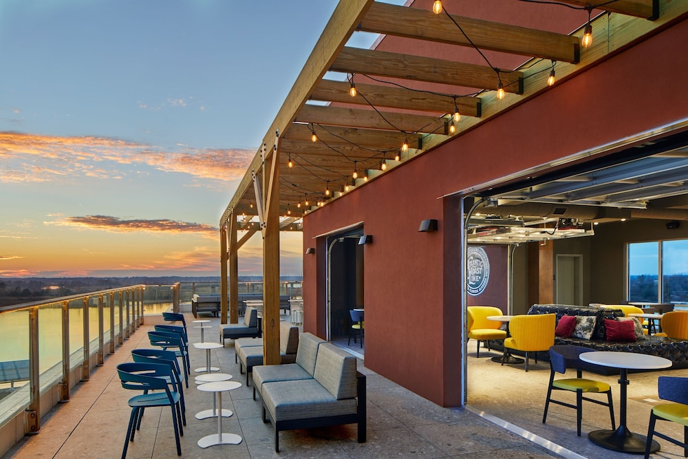 Aloft Wilmington at Coastline Center 26/50