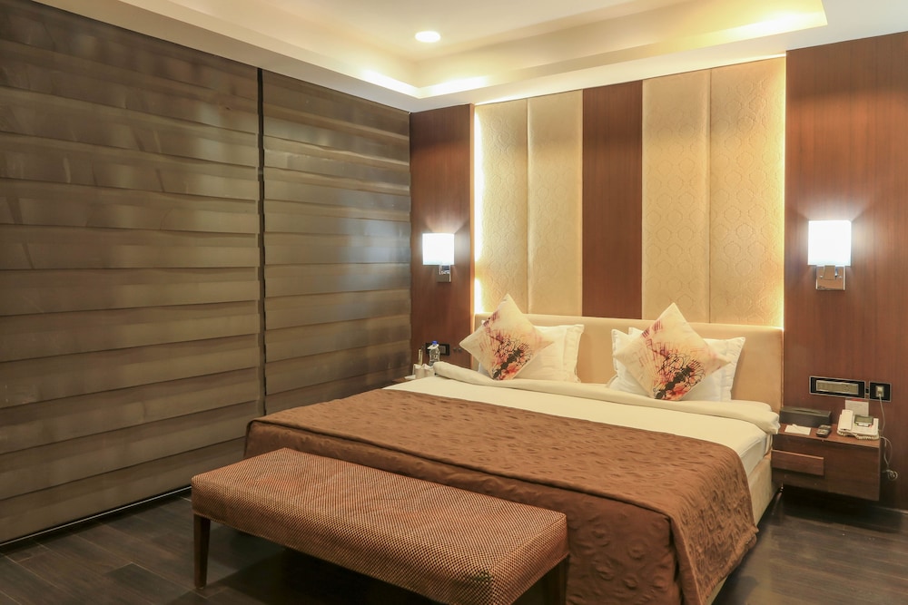 The Nanee Suites New Delhi 7/32
